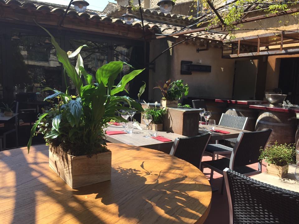 Готель Le Vieux Bistrot Cabrieres-d'Avignon Екстер'єр фото