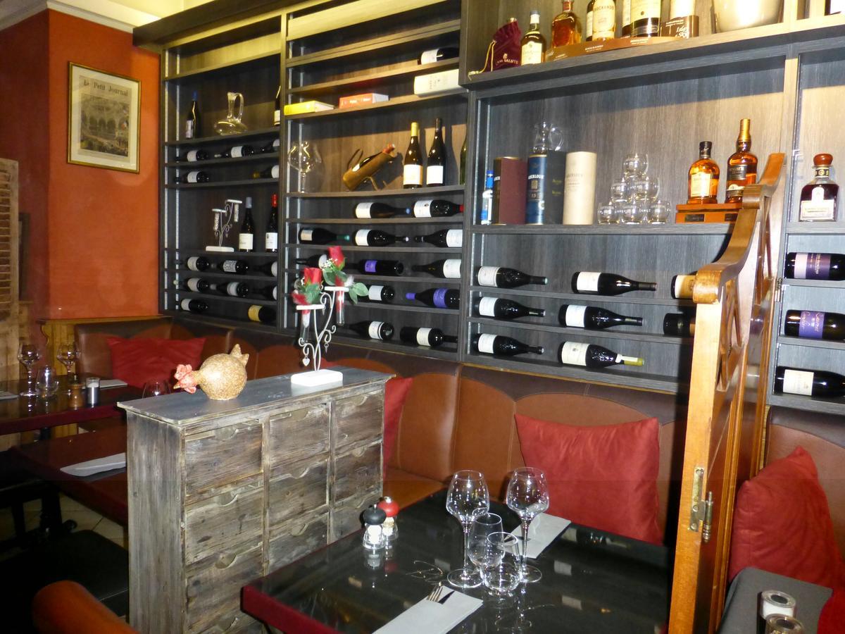 Готель Le Vieux Bistrot Cabrieres-d'Avignon Екстер'єр фото