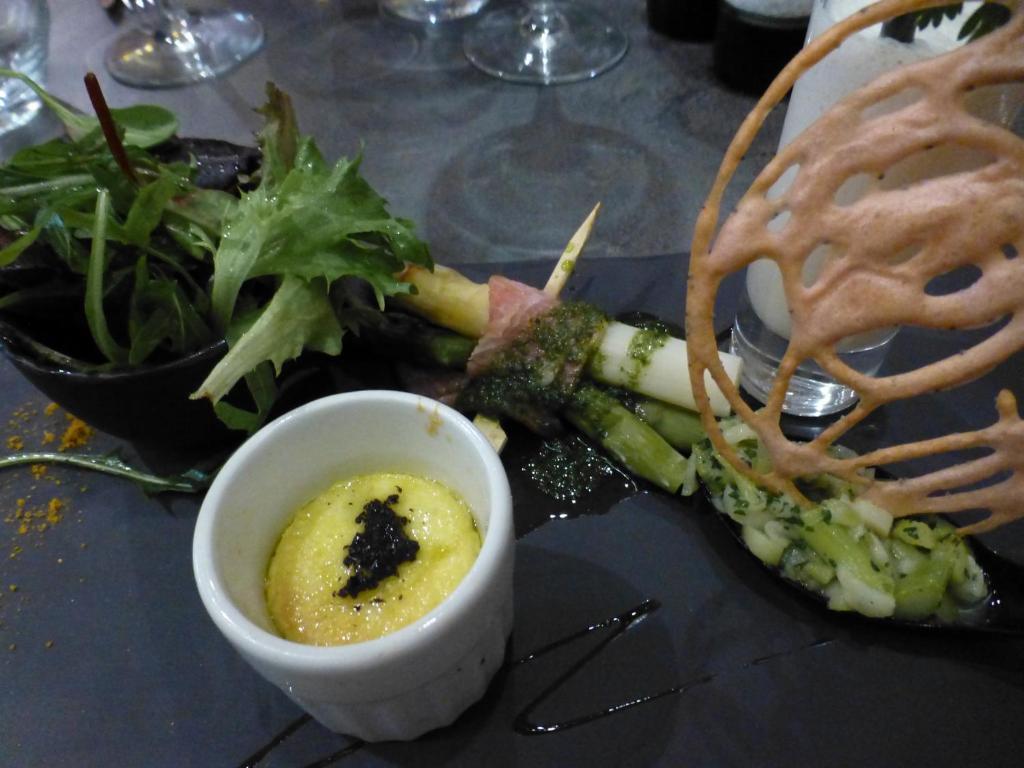 Готель Le Vieux Bistrot Cabrieres-d'Avignon Екстер'єр фото