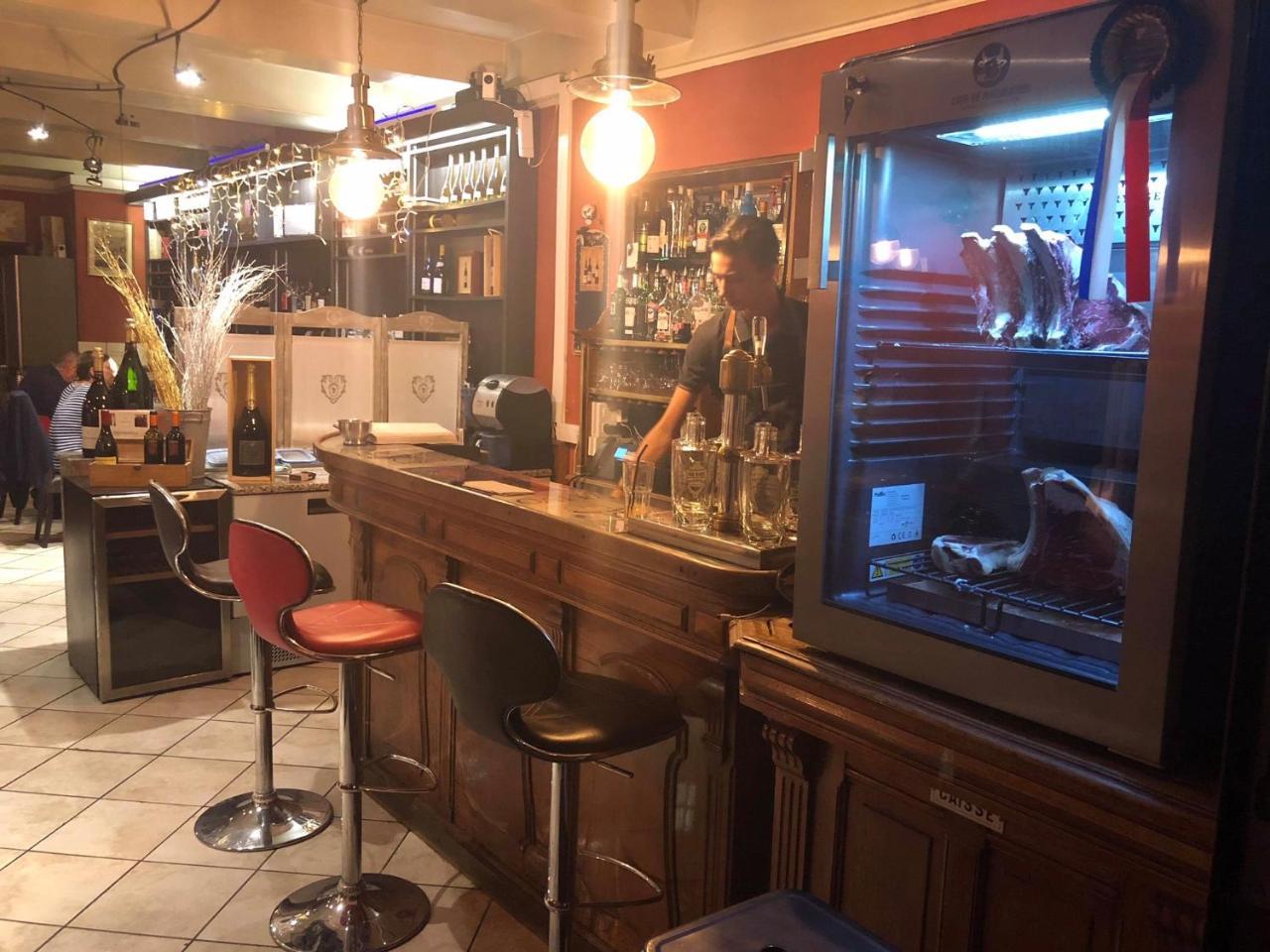 Готель Le Vieux Bistrot Cabrieres-d'Avignon Екстер'єр фото