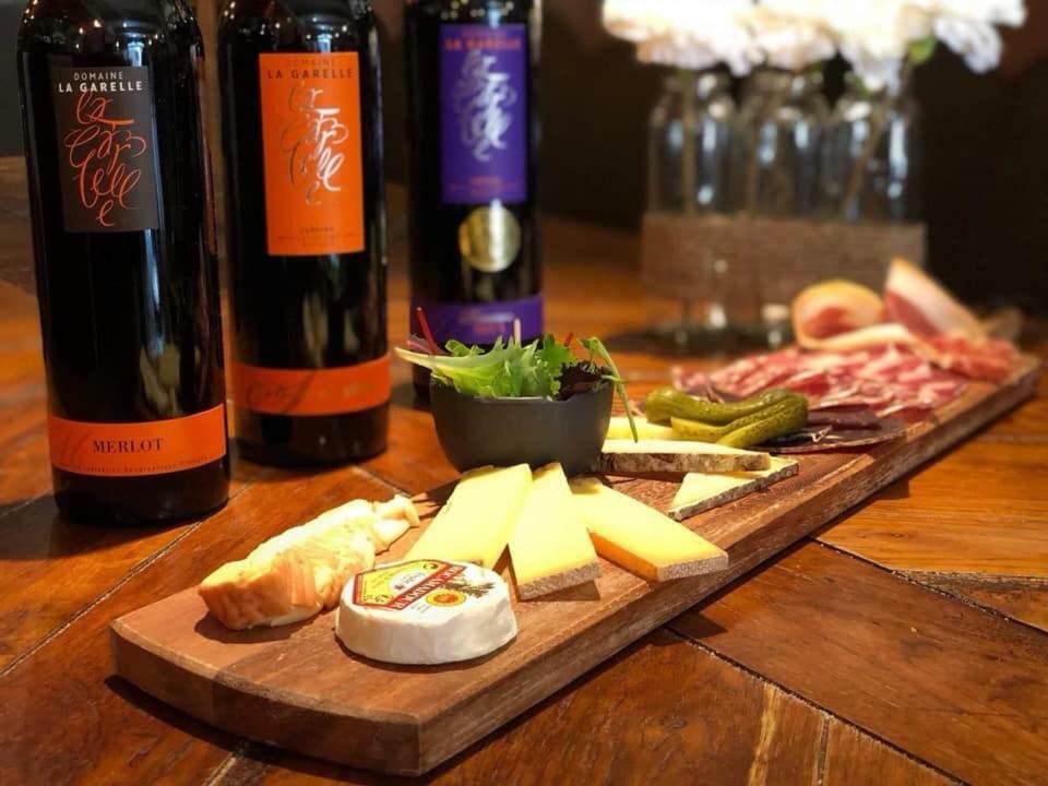Готель Le Vieux Bistrot Cabrieres-d'Avignon Екстер'єр фото