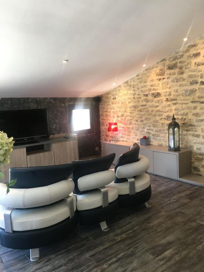 Готель Le Vieux Bistrot Cabrieres-d'Avignon Екстер'єр фото